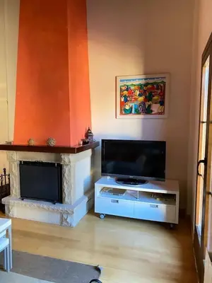Una televisión o centro de entretenimiento en Coqueto dúplex - ORDESA l WIFI l VISTAS l GARAJE