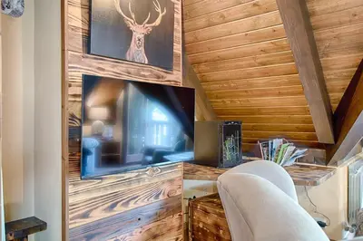 Una televisión o centro de entretenimiento en Saplan Real Estate Casa Izadi