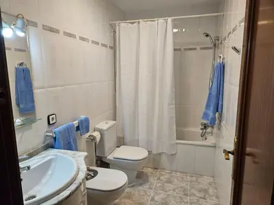 Un baño de casa en Alforja