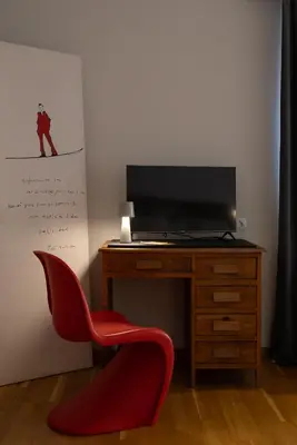 Una televisión o centro de entretenimiento en Hotel Palacio Barón de Andilla