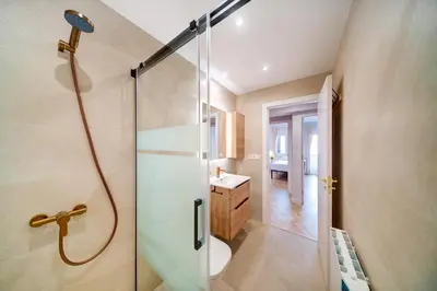 Un baño de Apartamento San Lazaro a 5 Min Pabellon Principe Felipe con opcion a Parking