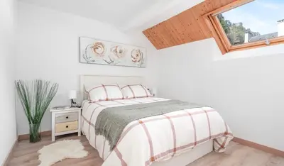 Cama o camas de una habitación en Ático Canfranc alquiler larga estancia