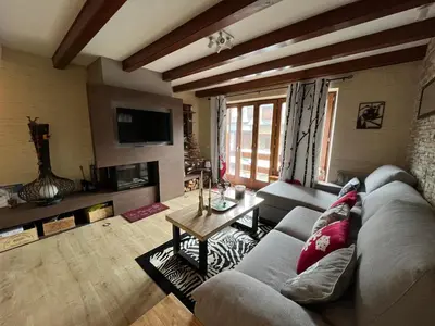 Una televisión o centro de entretenimiento en Charme et confort au pied des pistes