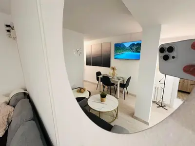 Una televisión o centro de entretenimiento en El Teatro del Pilar
