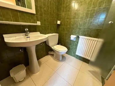 Un baño de mikasita Pamplona Centro - student housing & coliving
