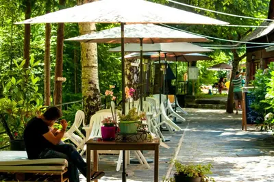 Jardín al aire libre en Camping Bedura Park