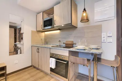 Una cocina o zona de cocina en Livensa Living Pamplona Albergue Juvenil