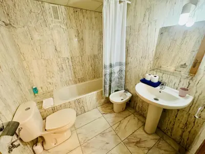 Un baño de El mirador de César Augusto