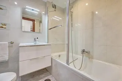 Un baño de Camino Pamplona 3 by Clabao