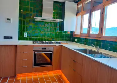 Una cocina o zona de cocina en Les Voltes II - 3BD gem in hilltop wine village with amazing views