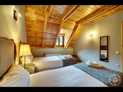 Cama o camas de una habitación en CASA BARLONGUETA de Alma de Nieve