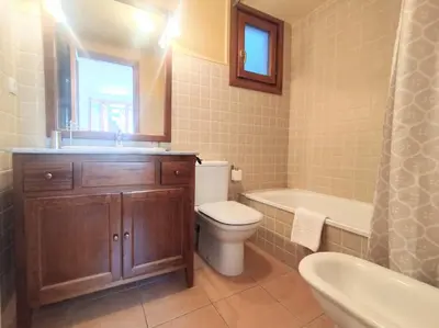 Un baño de CHECK-IN CASAS La casa de Conques