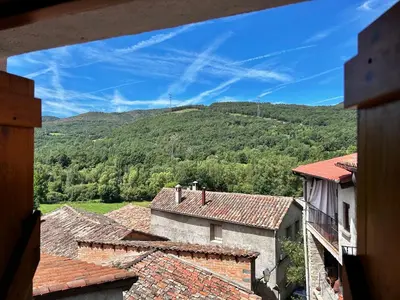 Vista general de una montaña o vista desde la casa o chalet