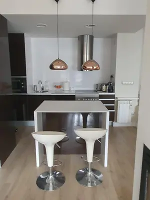 Una cocina o zona de cocina en Luminoso y moderno dúplex familiar