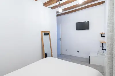 Una televisión o centro de entretenimiento en Encantador apartamento en el corazón de Pamplona