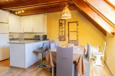 Una cocina o zona de cocina en V1 eraclau - Eth Artigarix con parking en VILAC