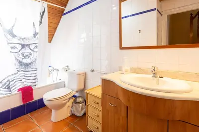 Un baño de V1 eraclau - Eth Artigarix con parking en VILAC