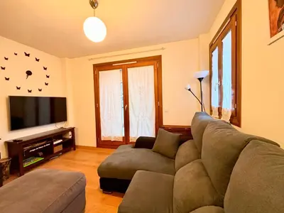 Una televisión o centro de entretenimiento en BPirineos-Tuca Blanca