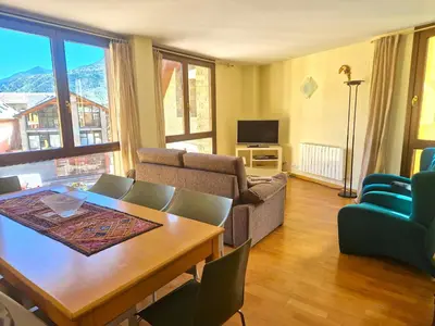 Zona de estar de Apartament familiar amb vistes by RURAL D'ÀNEU