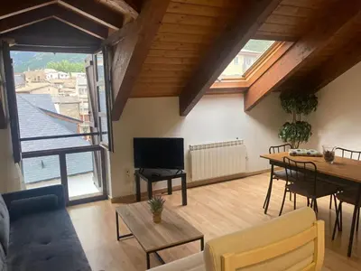 Una televisión o centro de entretenimiento en AT Refugio del Pirineo