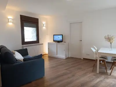 Una televisión o centro de entretenimiento en InmoCyma La Bordeta de Falisia