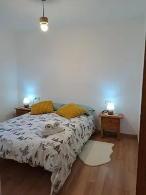 Cama o camas de una habitación en LA GINESTA 3, Apartaments de muntanya