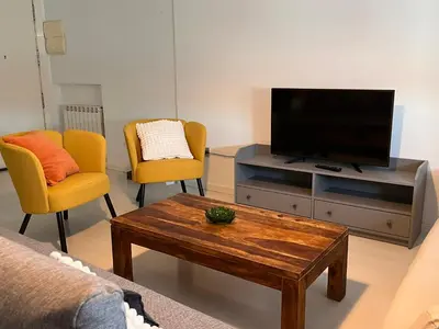 Una televisión o centro de entretenimiento en 18 Torres Mayor