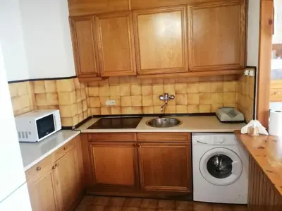 Una cocina o zona de cocina en Chimenea y espacio para todos, ideal para famílias - Isard 2