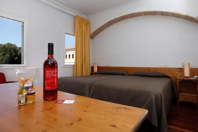 Bebidas en Monestir de Les Avellanes