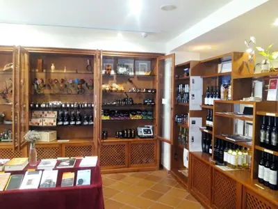 Bebidas en Monestir de Les Avellanes