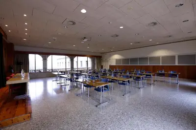 Un restaurante o sitio para comer en Monestir de Les Avellanes