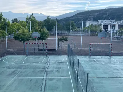 Instalaciones para jugar a tenis o squash en Atalaya Peña Telera Margas Golf o alrededores