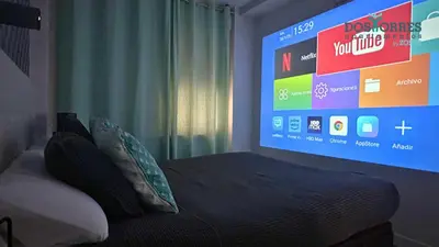 Una televisión o centro de entretenimiento en Dos Torres Ribera Play & Relax con Jacuzzi y cine