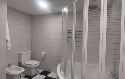 Un baño de Alcañiz Flats Center
