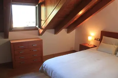 Cama o camas de una habitación en Apartamento dúplex en Sort con piscina