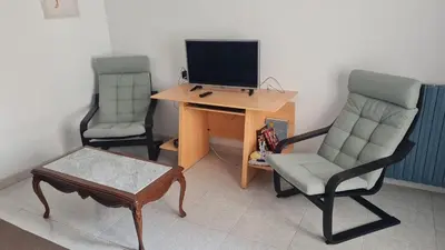 Una televisión o centro de entretenimiento en Teletrabajo en paz o fin de semana en el pueblo