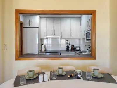 Una cocina o zona de cocina en Las Vistas del Casco by Alogest