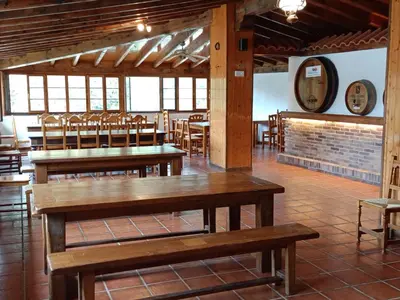 Un restaurante o sitio para comer en Hostal del Camino de Santiago