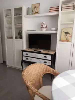 Una televisión o centro de entretenimiento en Precioso apartamento, con garaje