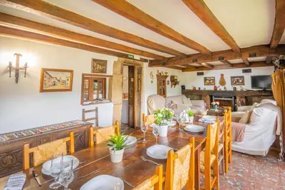 Zona de estar de Casa Arozenia, Hogar rústico en pleno valle Ulzama