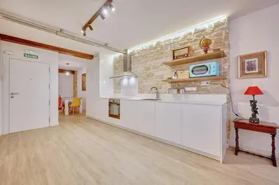Una cocina o zona de cocina en Apartamento Balcón del Arte by Clabao
