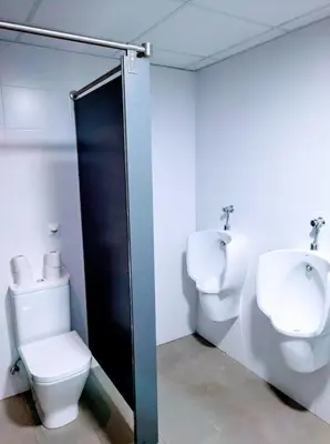 Un baño de Albergue Capuchinos Rocamador