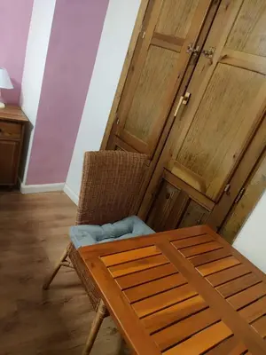 Zona de estar de Casa Pilar situada en la capital del Somontano