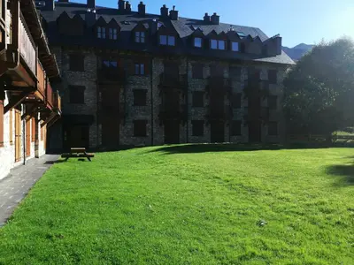 Jardín al aire libre en Chimenea y modernidad rústica- Confort ideal - Dellui 3