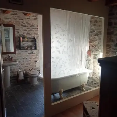 Un baño de Suite en cuadra pajar, casa Rural