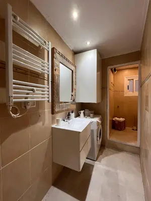 Un baño de 18 Torres La Magdalena