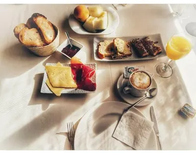 Comida en o cerca de este hotel