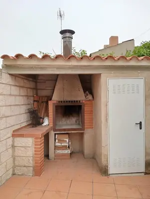 Barbacoa disponible para clientes en la casa o chalet