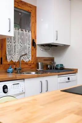 Una cocina o zona de cocina en Esencia Pirineos l BQQ l Pisicina l Tenis