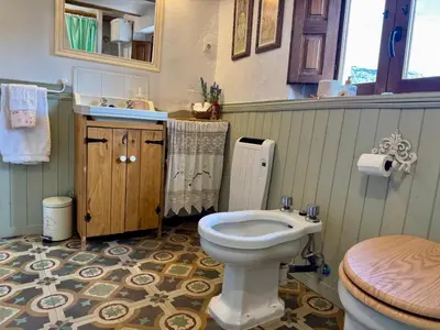 Un baño de El RINCÓN DE LAS PARRAS